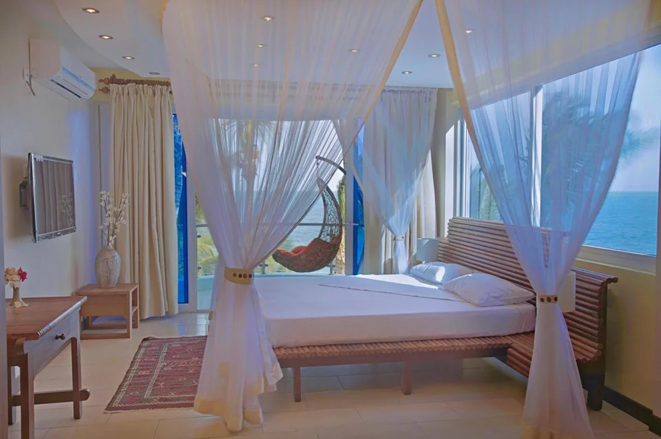 Cowrie Shell Beach Apartments