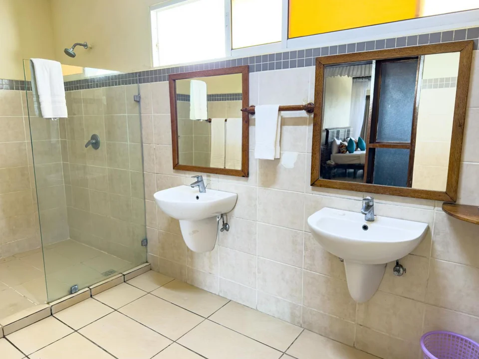 CityBlue Creekside Hotel & Suites
