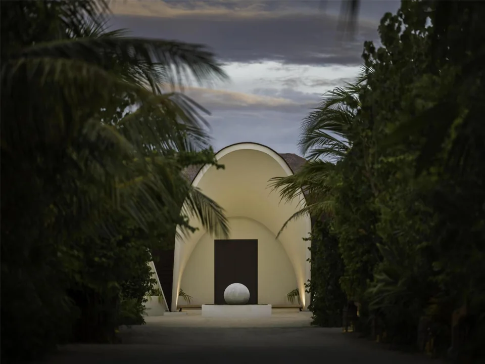 Hilton Maldives Amingiri Resort & Spa