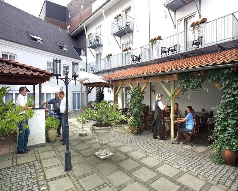 A photograph of Helnan Phønix Hotel