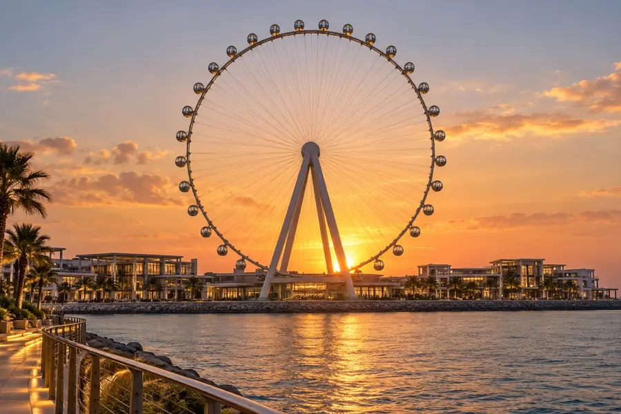 Akşam ışığında Dubai kıyılarını çağrıştıran dev dönme dolap silueti; görselleştirme